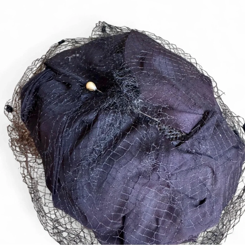 Vintage Mid-Century Black Pillbox Hat with Birdcage Veil - Picture 4 of 6